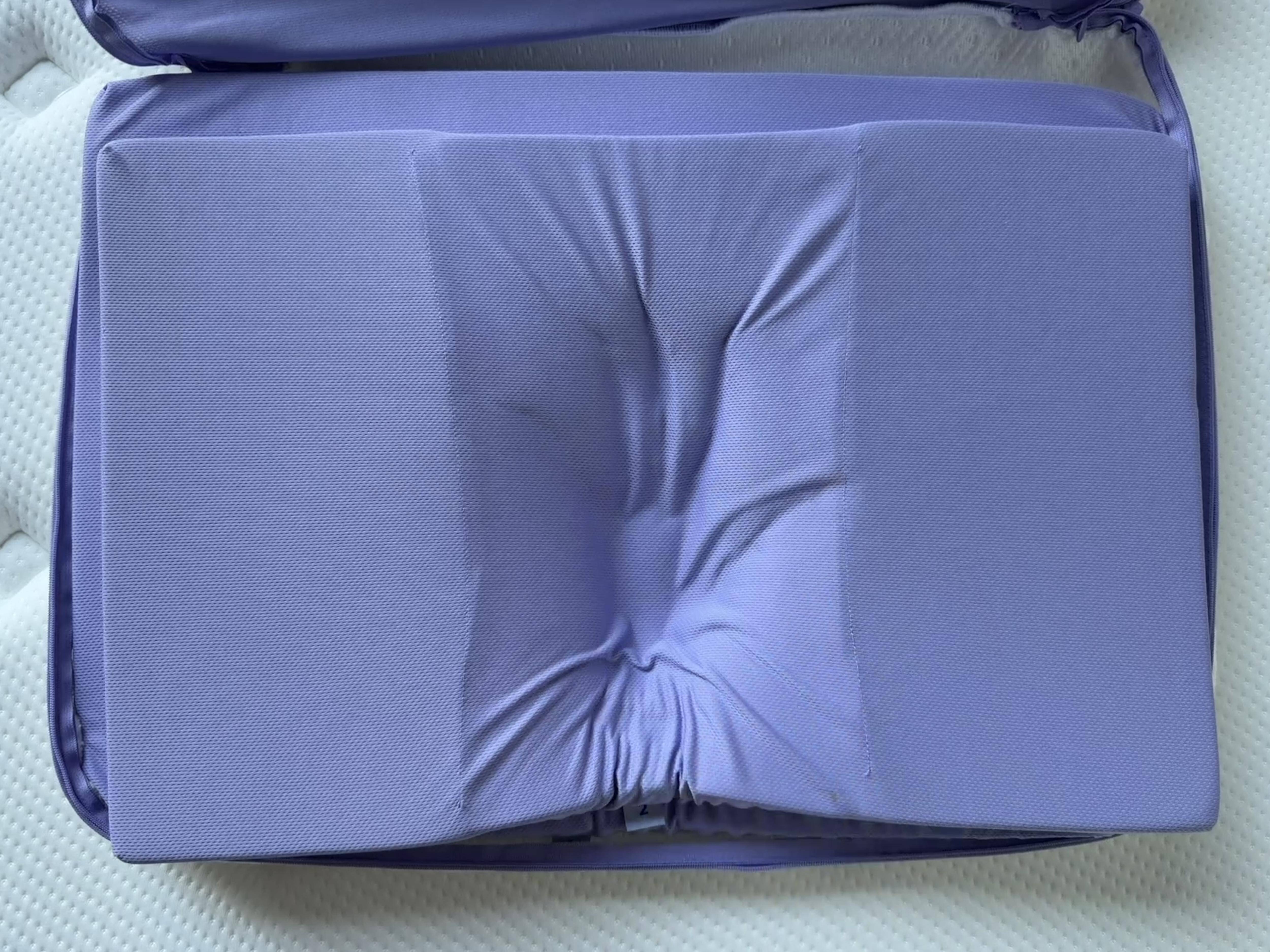 Handabdruck auf Memory-Foam